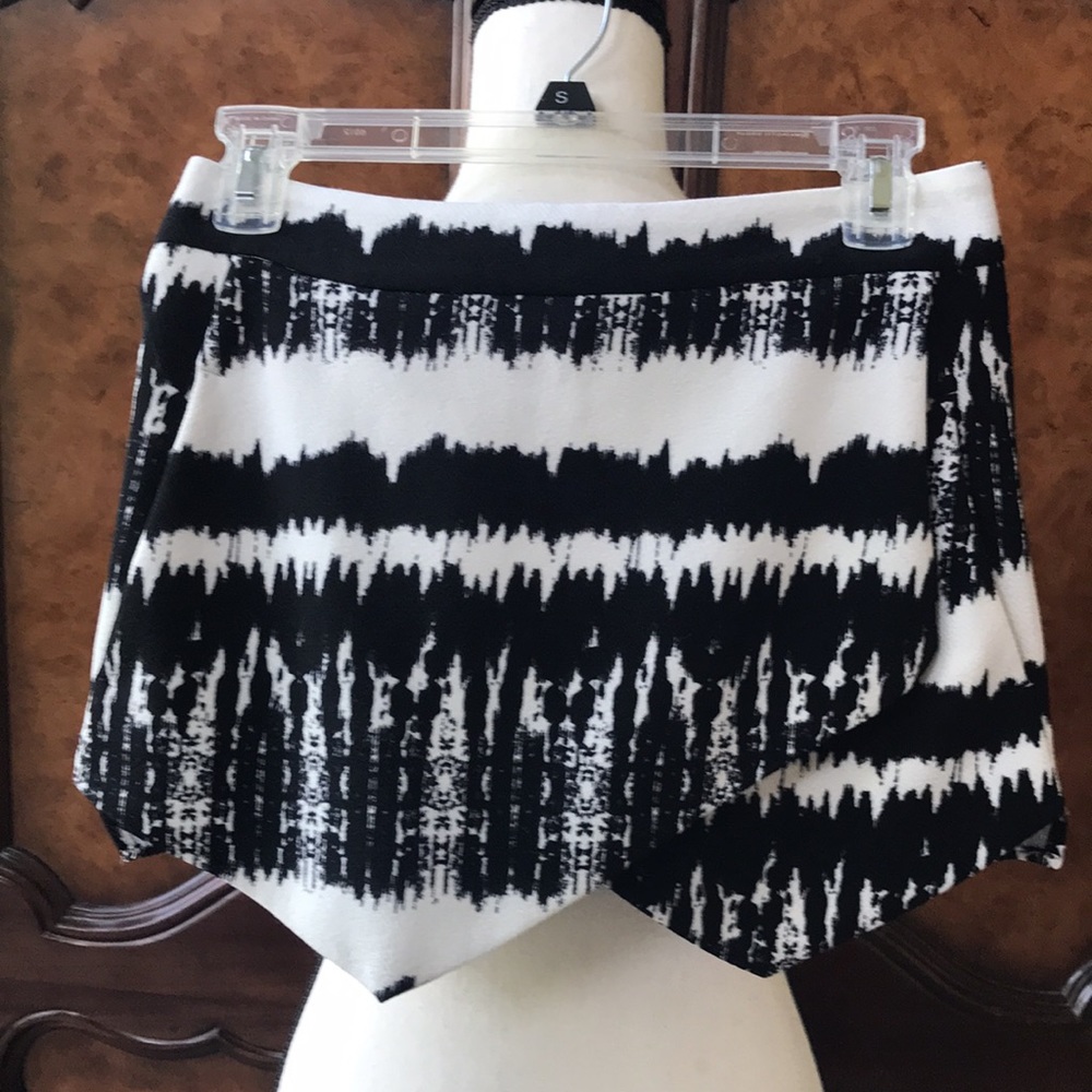 Aqua Black & White Skort